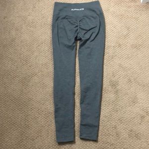 Alphalete Leggings: Amplify Leggings with butt scrunch colour: titanium